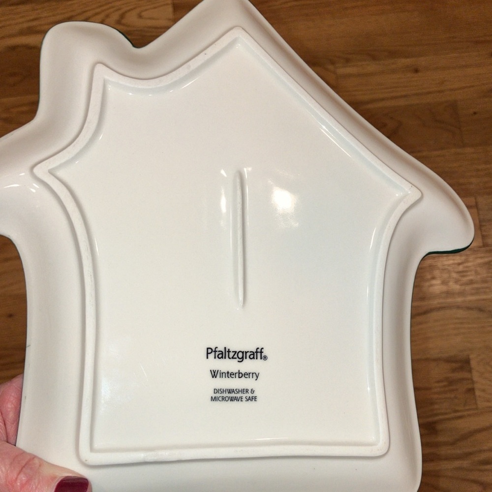 Pfaltzgraff Winterberry Stoneware Sharing Plate 10 inches Holiday Christmas NIB - Picture 4 of 6